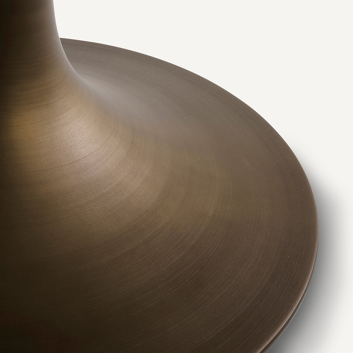 Table avec plateau forme ellipse en verre fumé, 6 couverts, SEONA verre fumé, AM.PM
