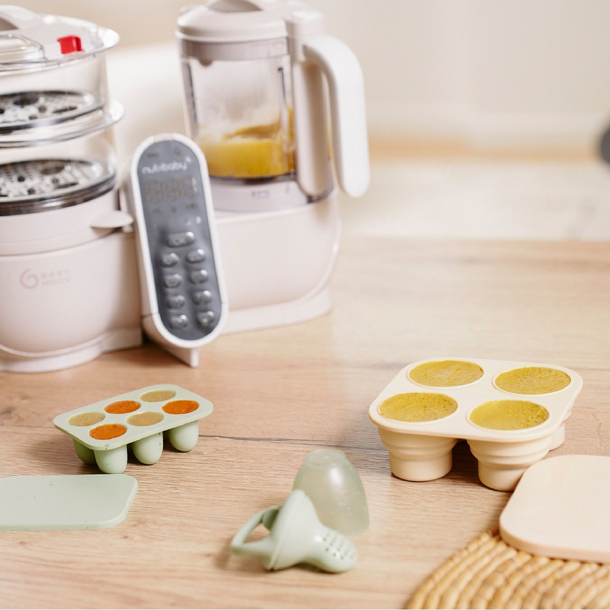 Set contenants silicone & grignoteuse multicolore, BABYMOOV