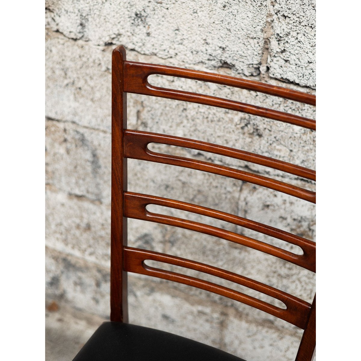 Lot de 4 chaises scandinaves Alma N°1723 - Bon état bois foncé, DEBONGOUT