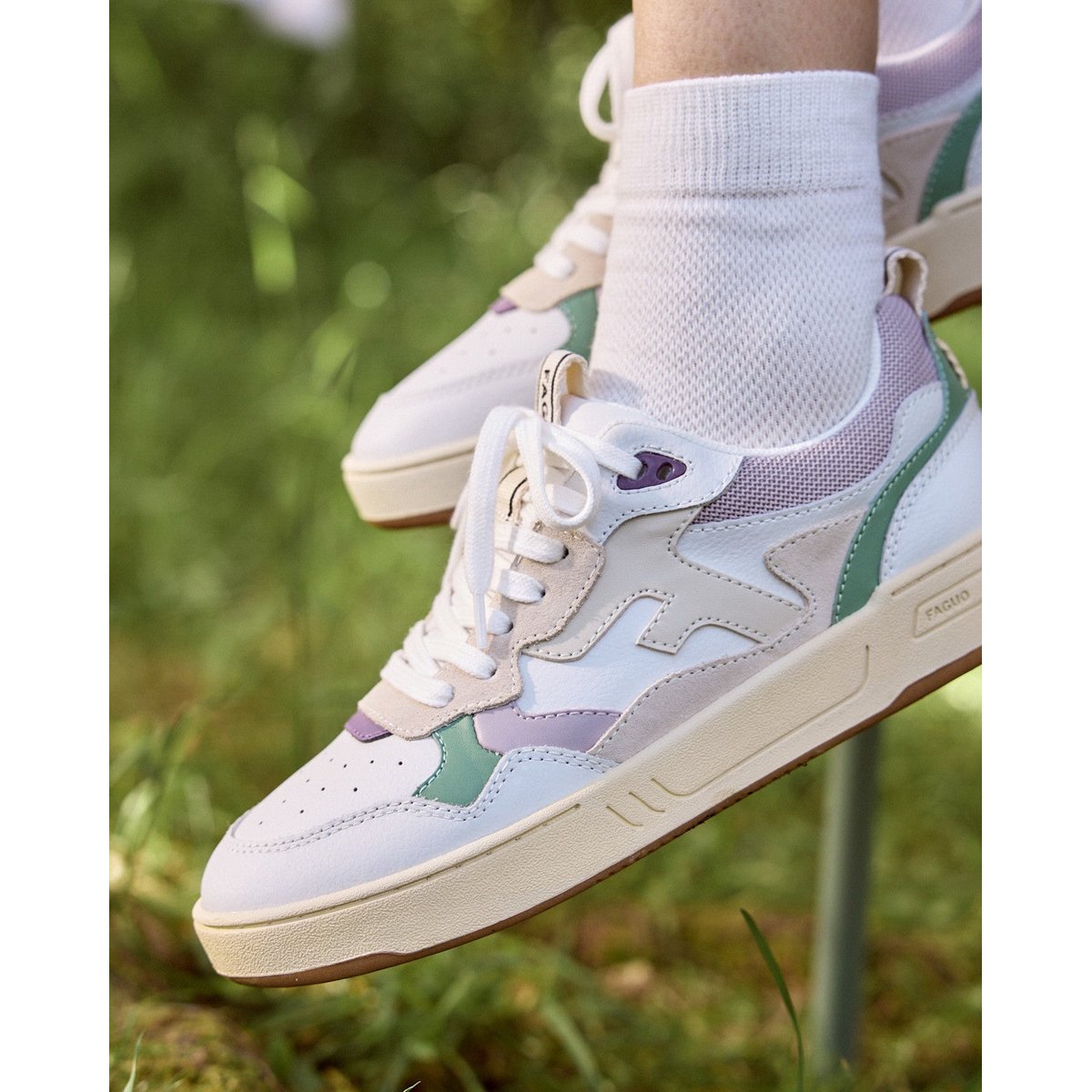 Baskets basses cuir suede DAHLIA blanc et brun rosé, FAGUO