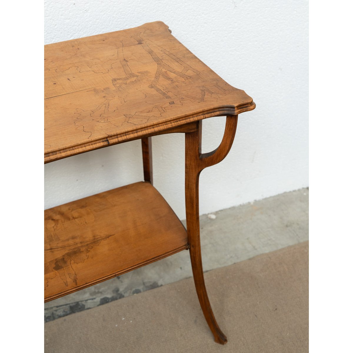 Table d'appoint en marqueterie Francine N°1101 - Bon état bois clair, DEBONGOUT