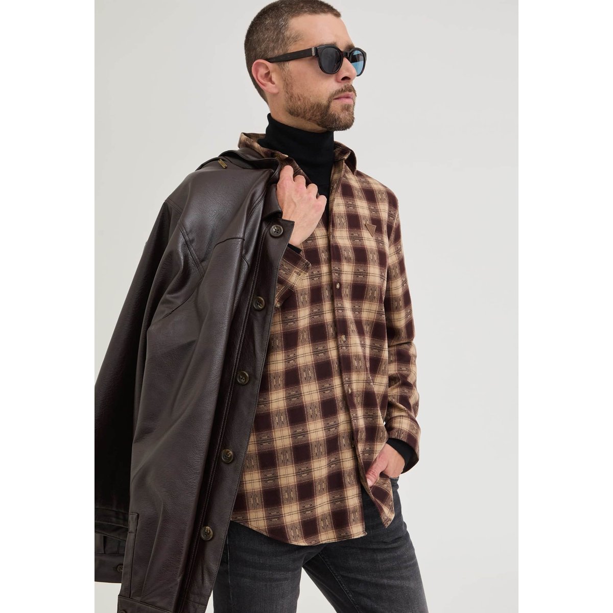 Jean Finnley Tapered noir, GUESS