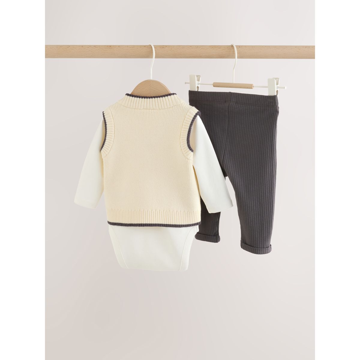 Ensemble bébé débardeur, body et pantalon gris anthracite/crème, NEXT