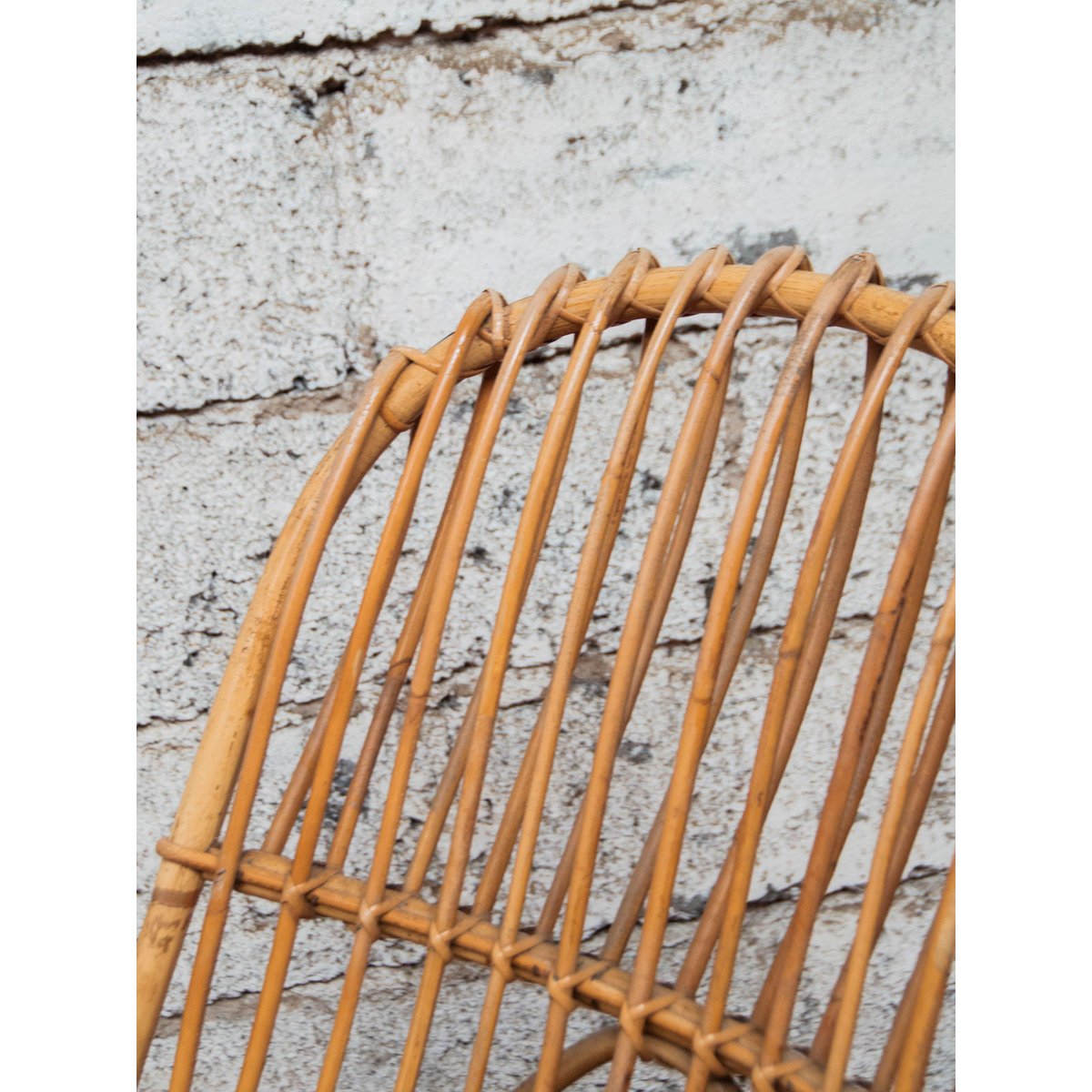 Grand rocking-chair en rotin clair Alibert N°67 - Bon état bois clair, DEBONGOUT