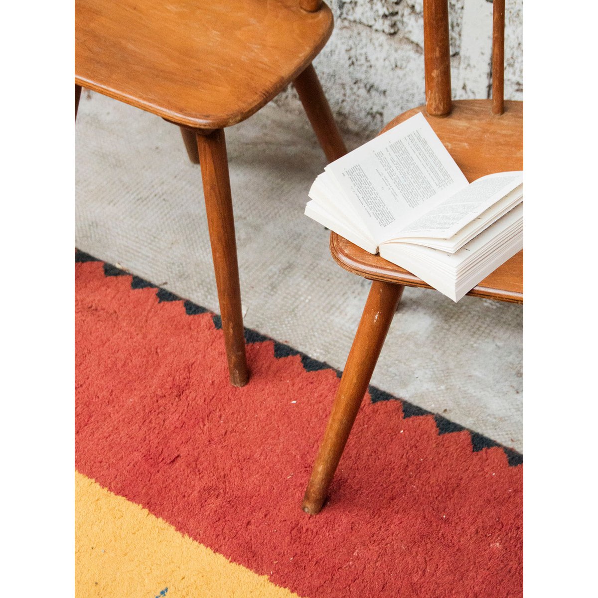 Paire de chaises en bois Alma N°729 - Bon état bois, DEBONGOUT