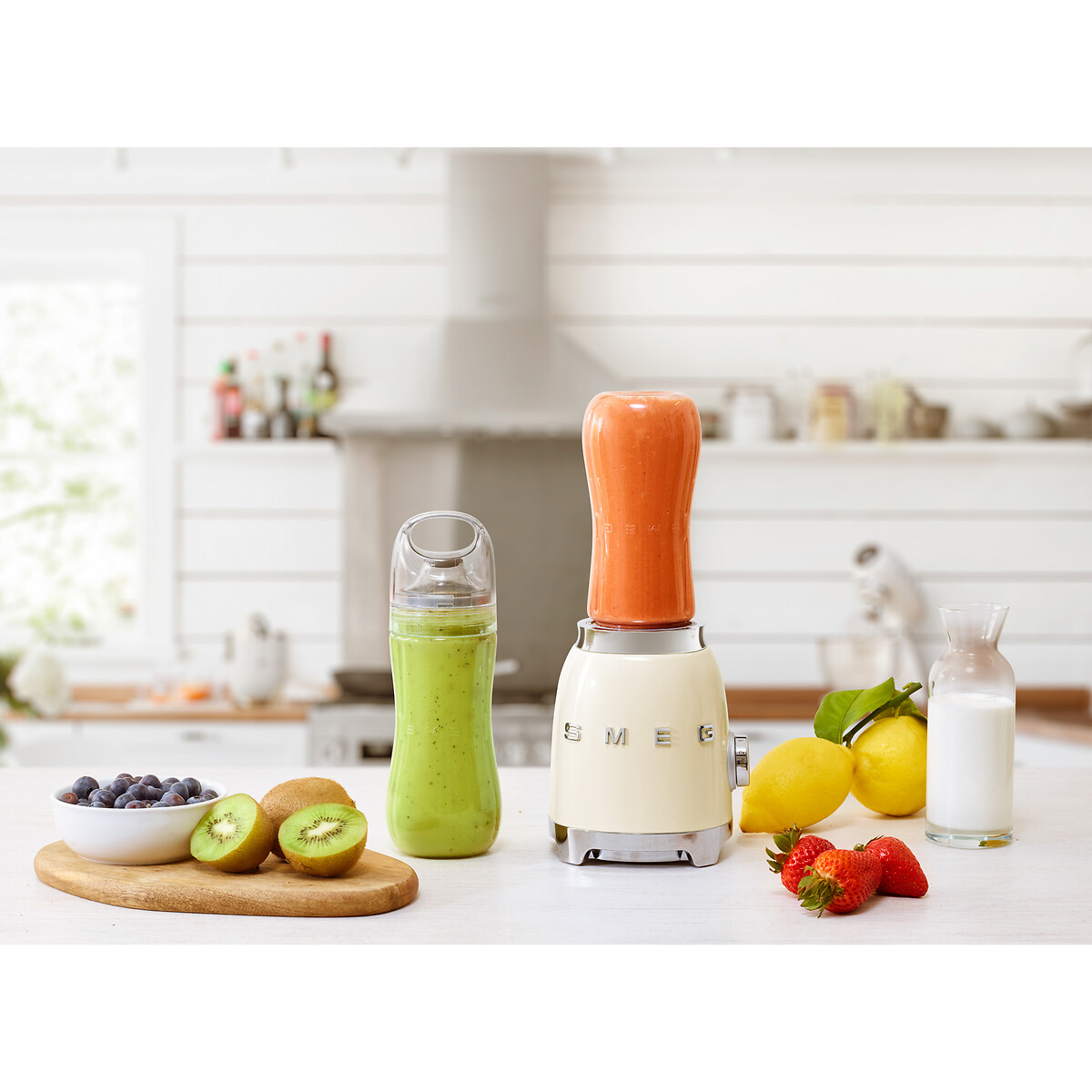 Mini blender avec bouteille supplémentaire PBF01 crème brillant, SMEG