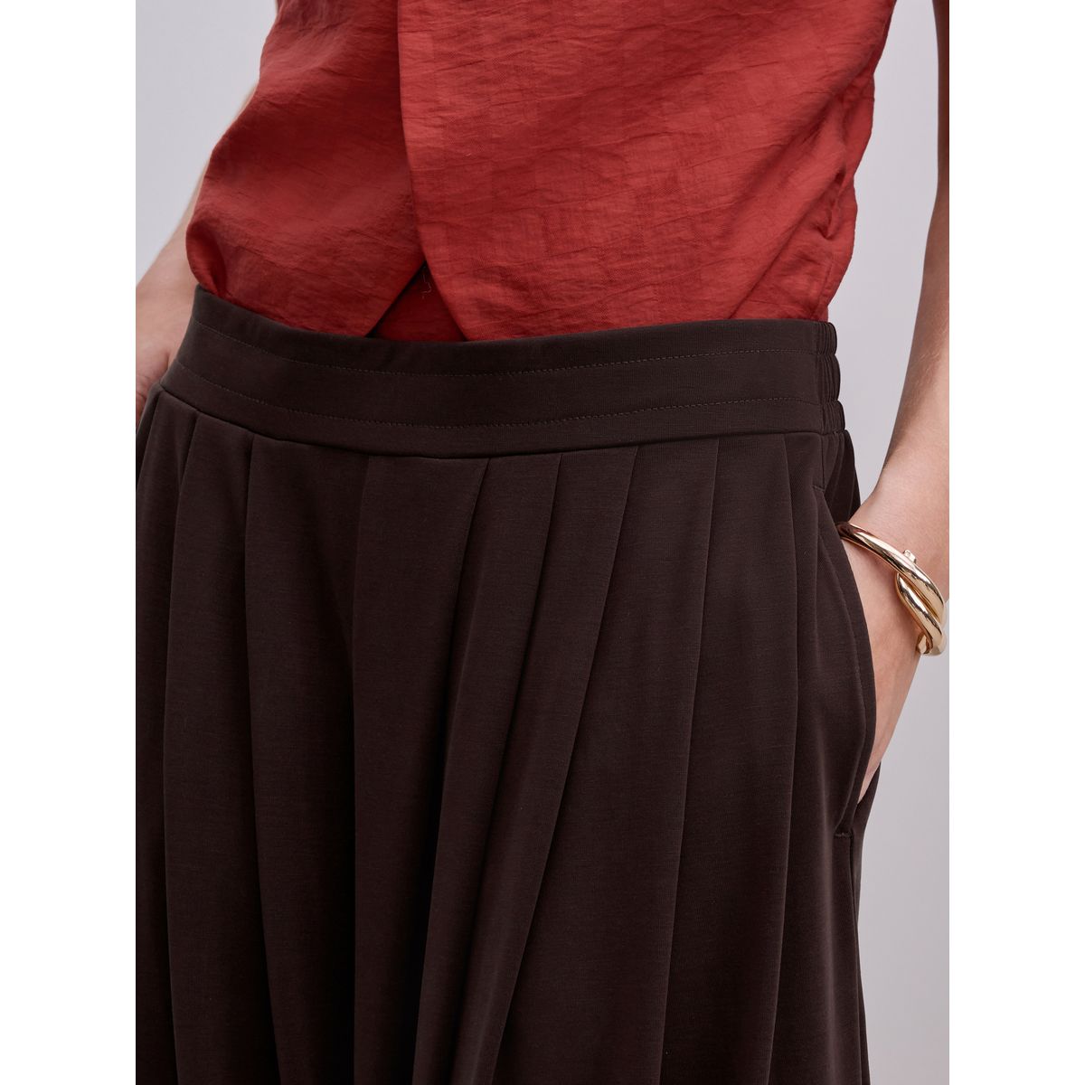 Pantalon bouffant soyeux plissé marron chocolat, NEXT