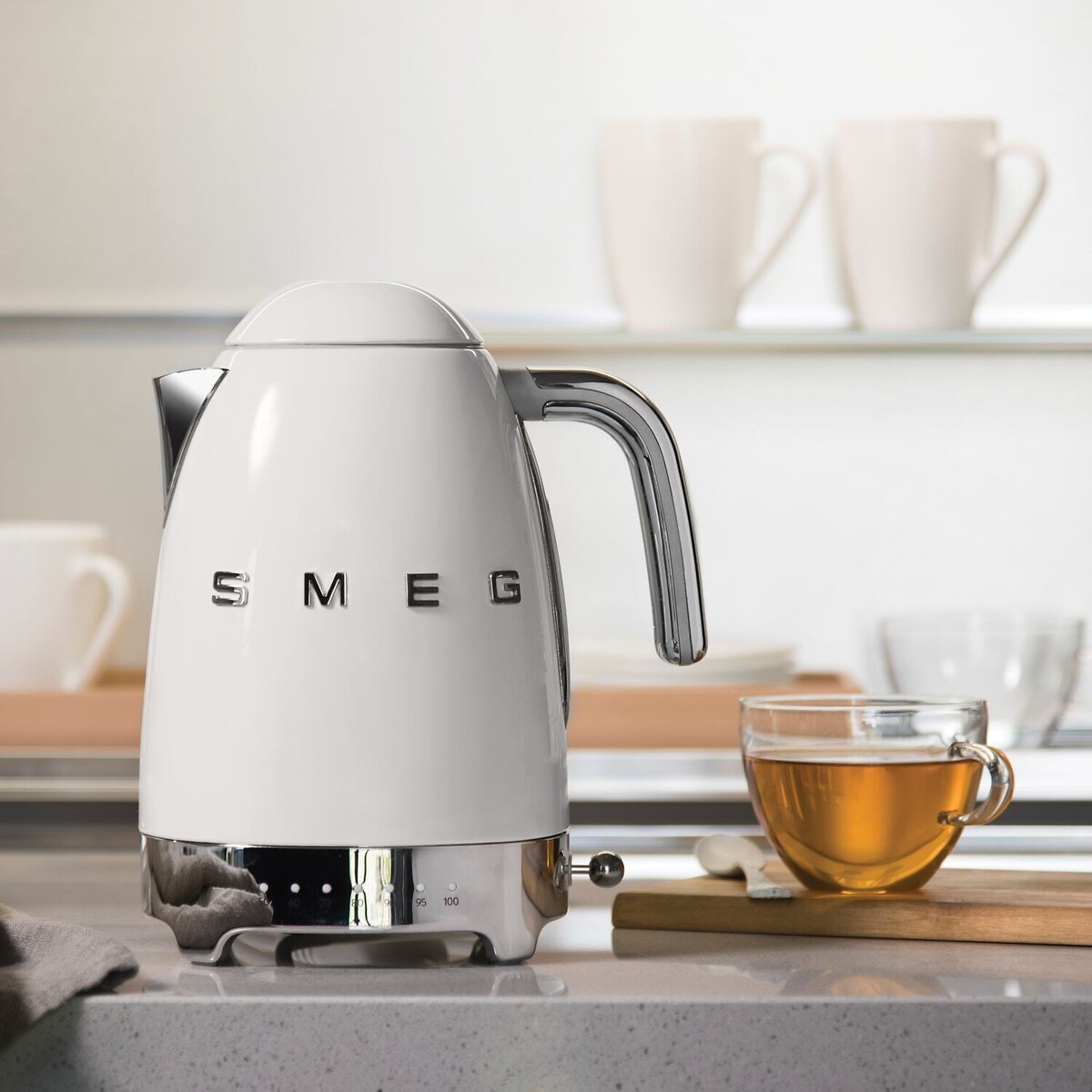 Retro Style 1.7L Variable Temperature Kettle - KLF04 white, SMEG
