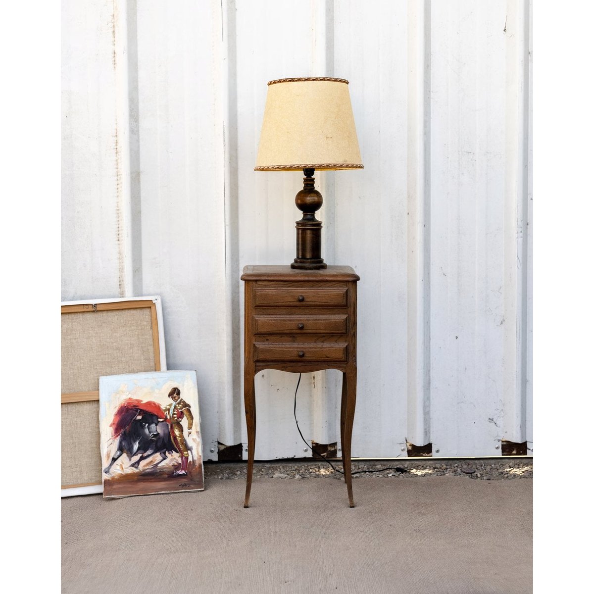 Table de chevet en bois Odile N°1499 - Bon état bois foncé, DEBONGOUT