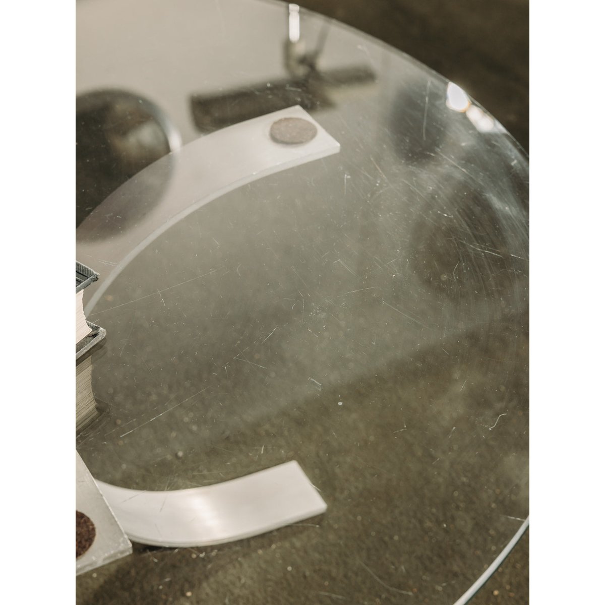 Table basse ronde en verre Donna N°504 - Bon état métal, DEBONGOUT