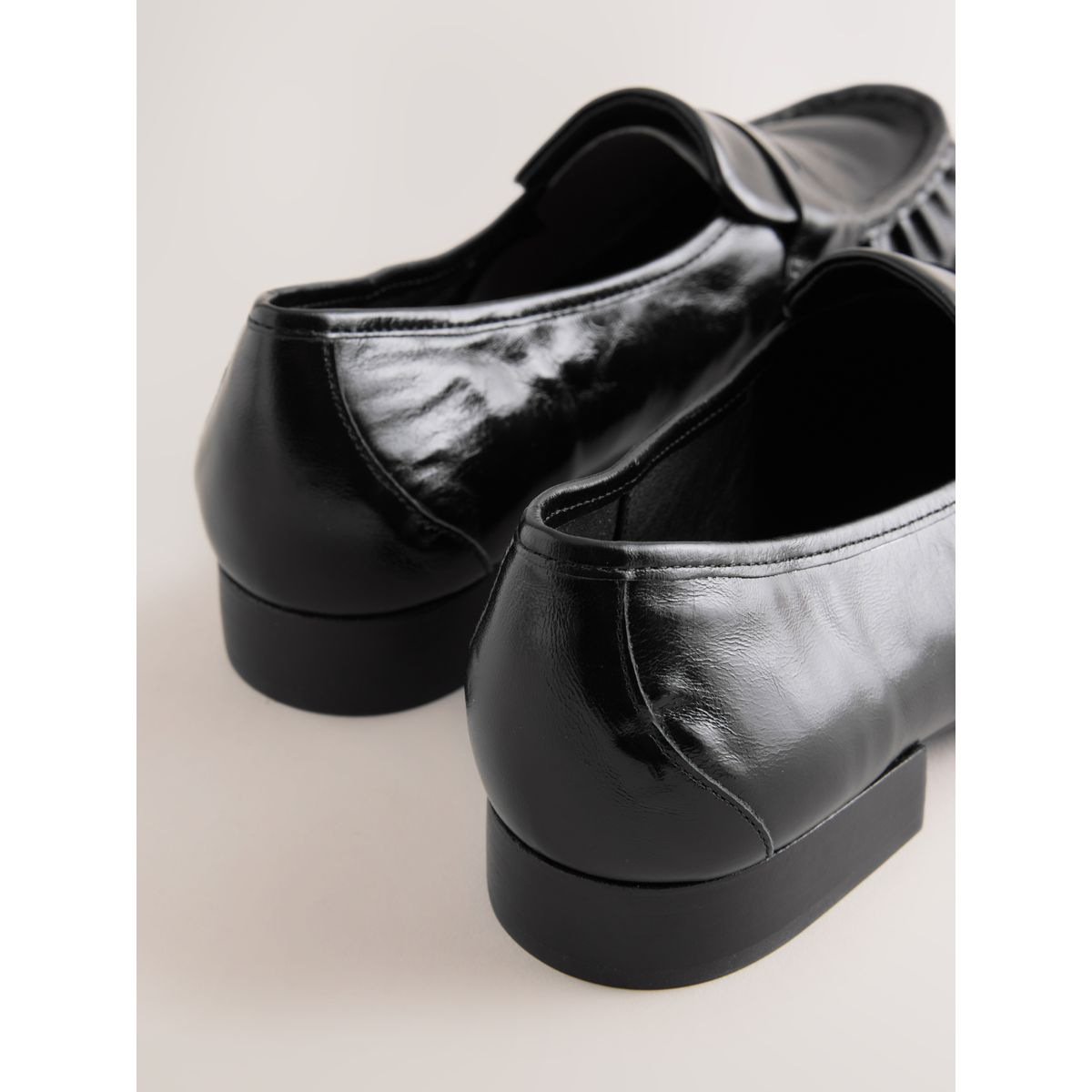 Mocassins ruchés en cuir forever comfort® noir, NEXT