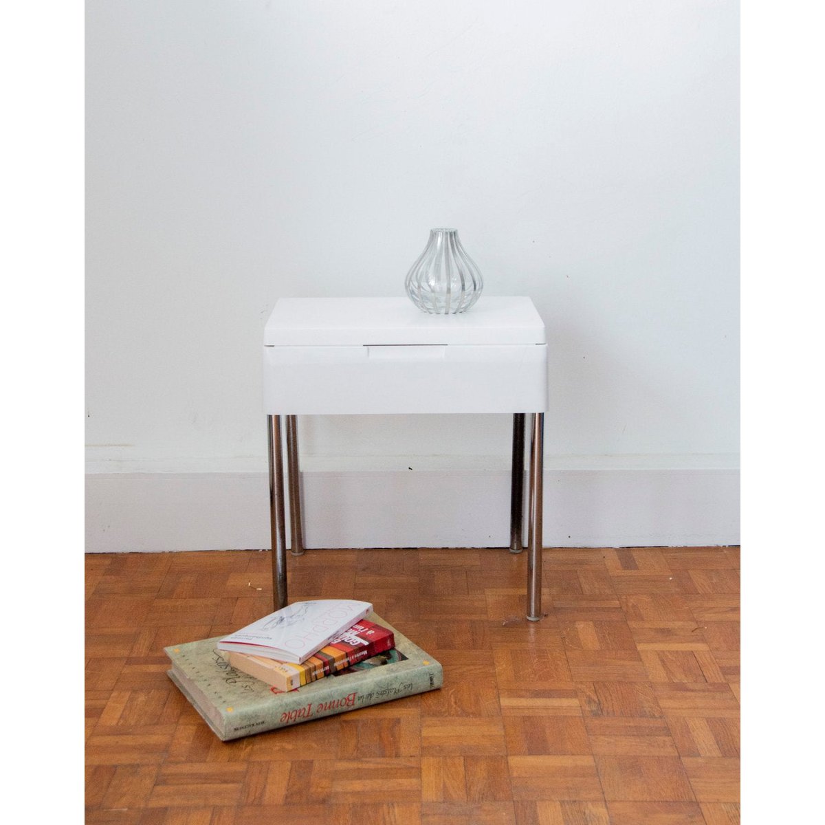 Table d'appoint chromée et blanche Hanna N°793 - Bon état blanc, DEBONGOUT