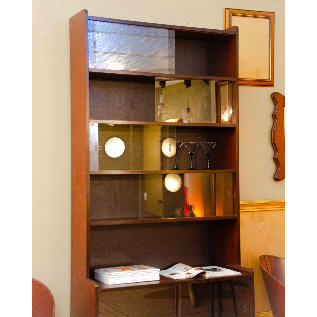 Vitrine en teck Victoria N°1337 - Bon état bois foncé, DEBONGOUT