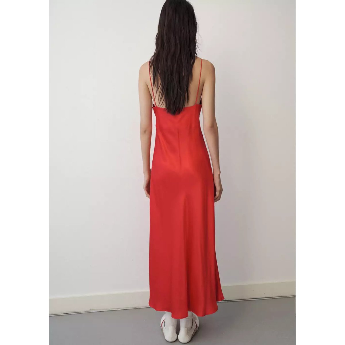 Robe en soie à décolleté en V rouge, MANGO