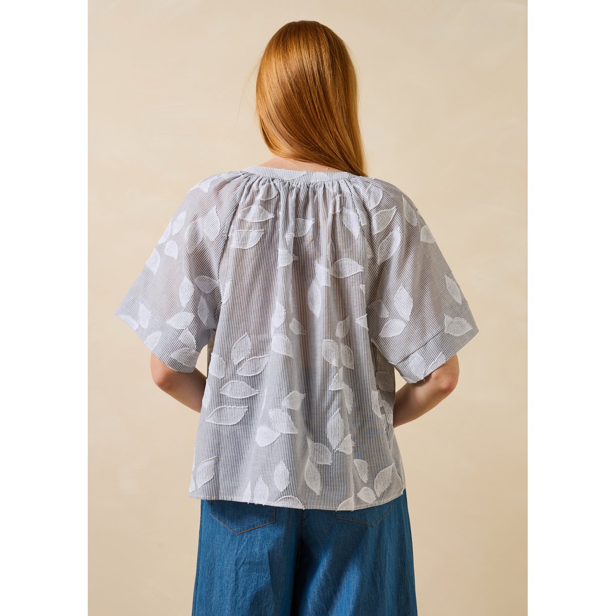 Top ample manches courtes en coton fleuri noir, LA FEE MARABOUTEE