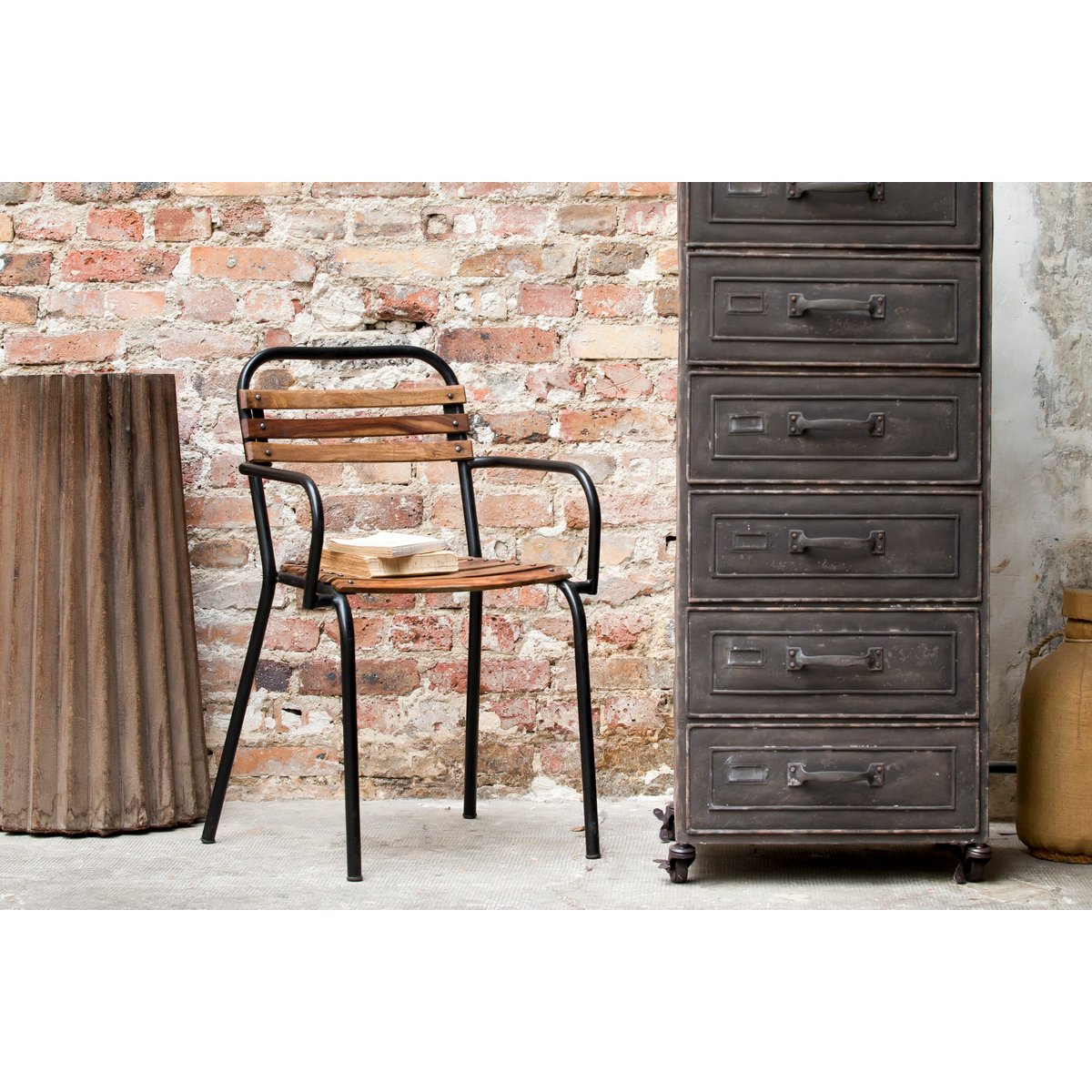 Chaise en fer MISTRAL noir, PRODUIT INTERIEUR BRUT