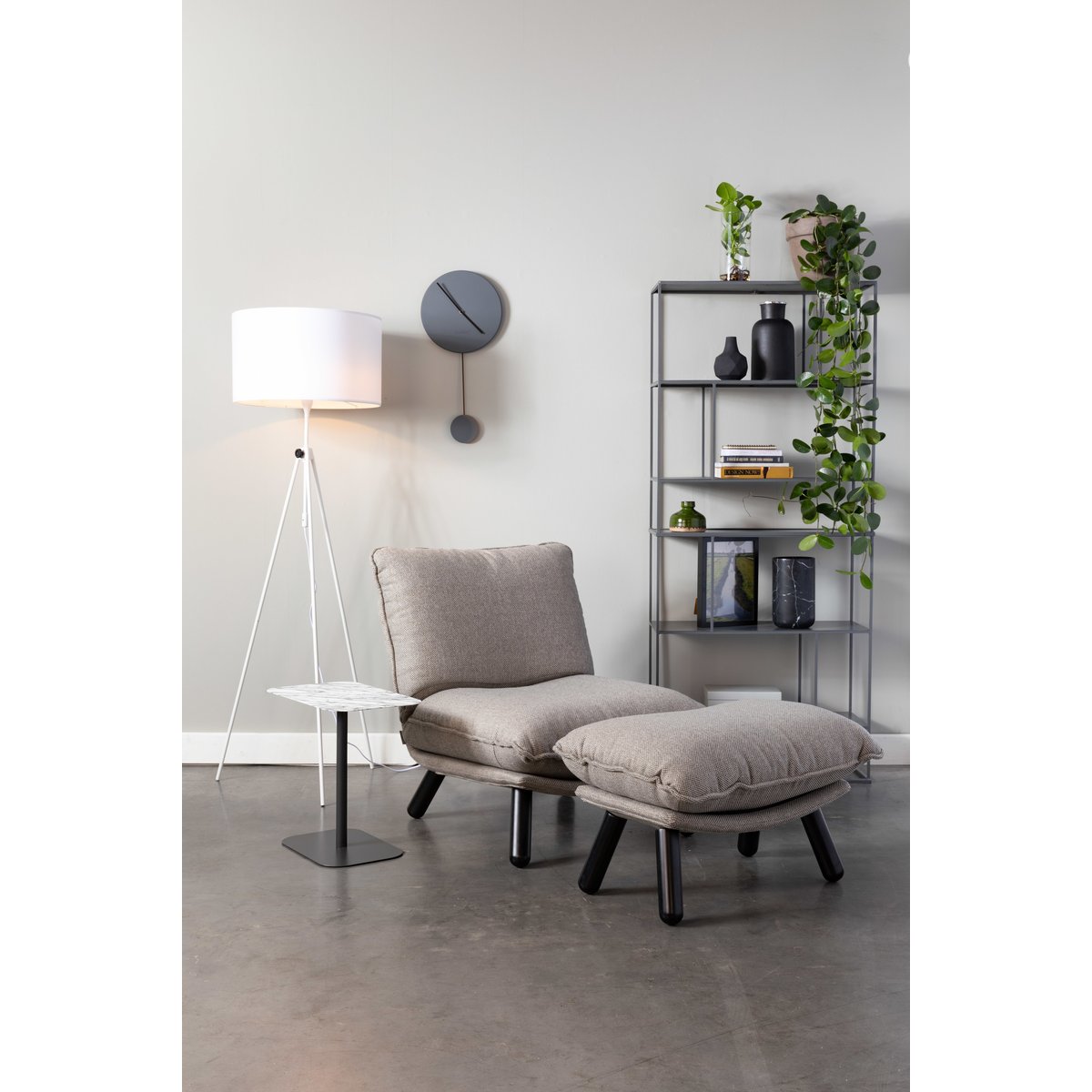 Repose-pieds en tissu Lazy gris perle, ZUIVER