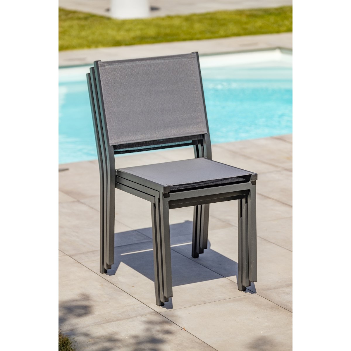 Ensemble repas 8 places en aluminium et plateau verre TOLEDE gris anthracite, DCB GARDEN