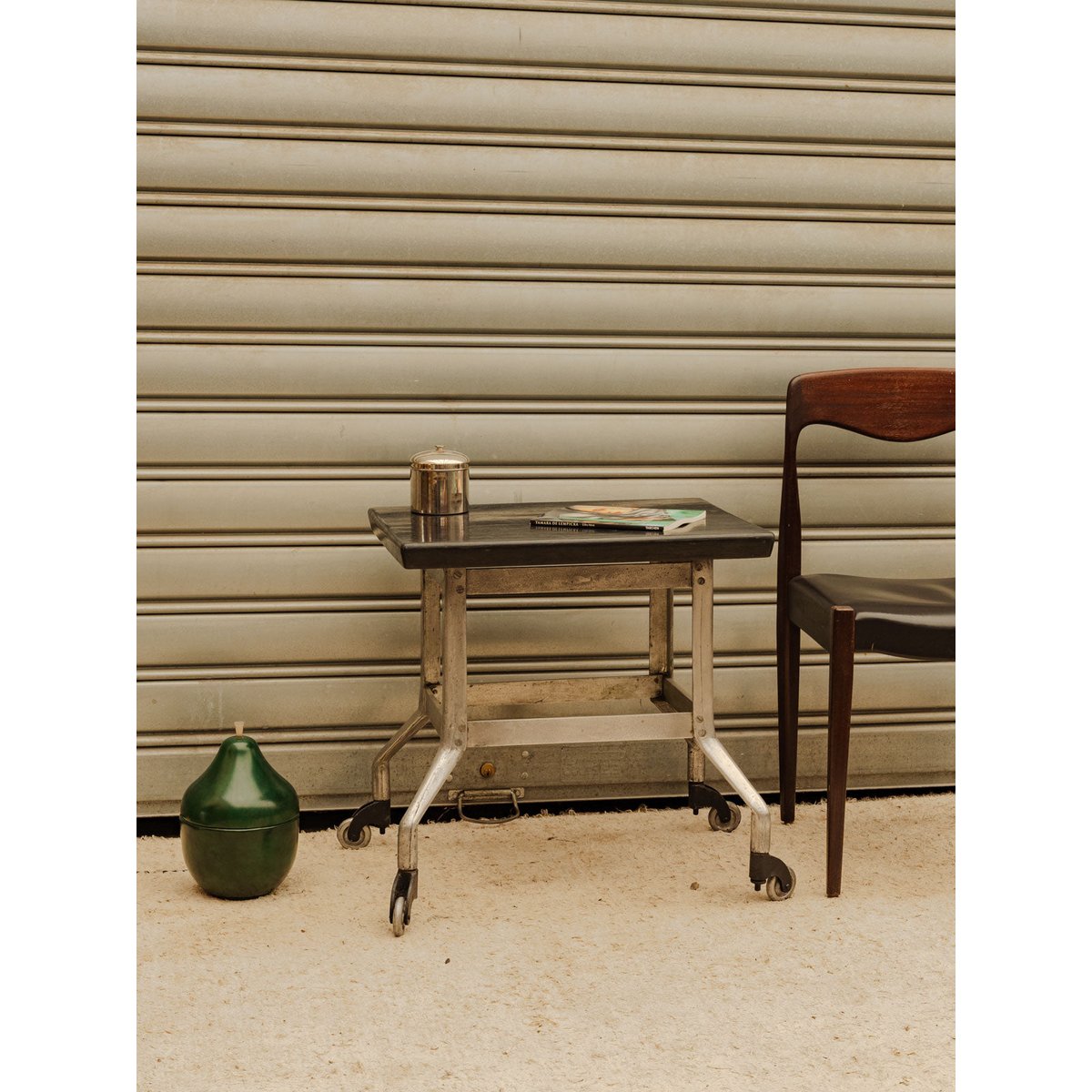 Table d'appoint industrielle en fer Hanna N°1627 - Bon état argenté, DEBONGOUT