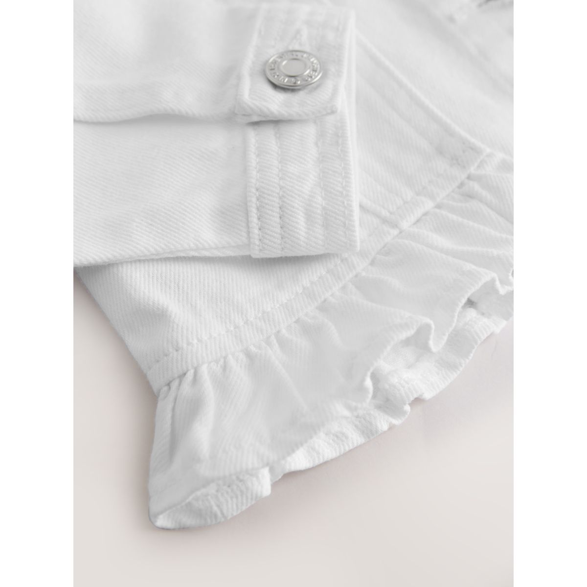 Veste en jean avec épaules à volants blanc, NEXT