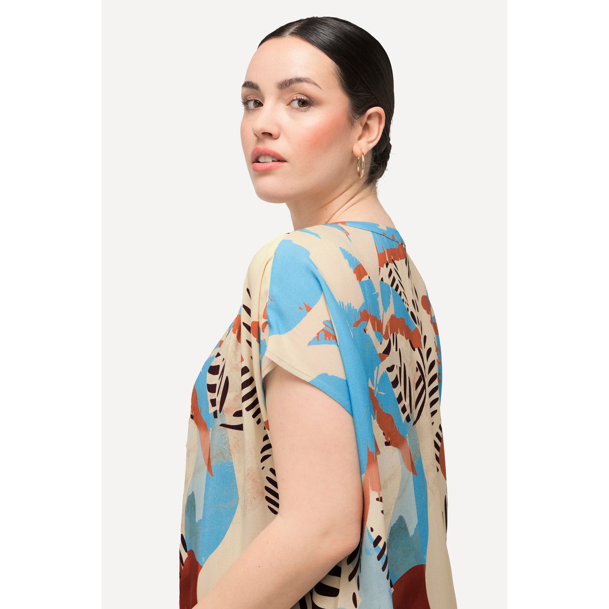 Blouse longue oversized à motif palmiers beige clair, ULLA POPKEN