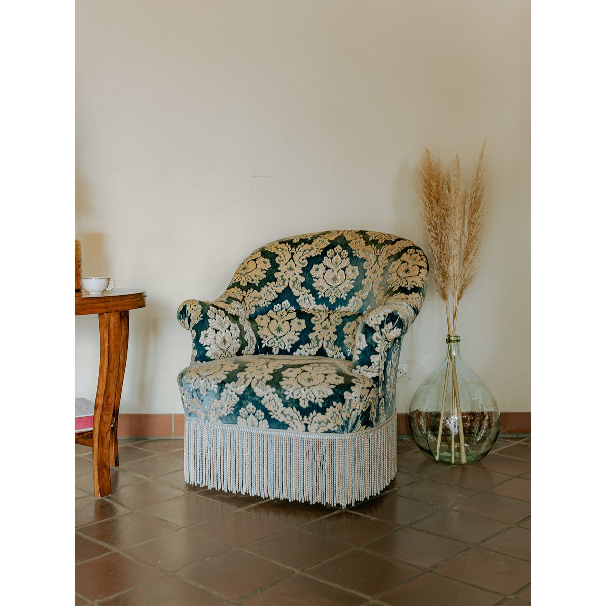 Fauteuil crapaud tapissé bleu à motifs et franges Ernest N°1095 - Bon état bleu, DEBONGOUT