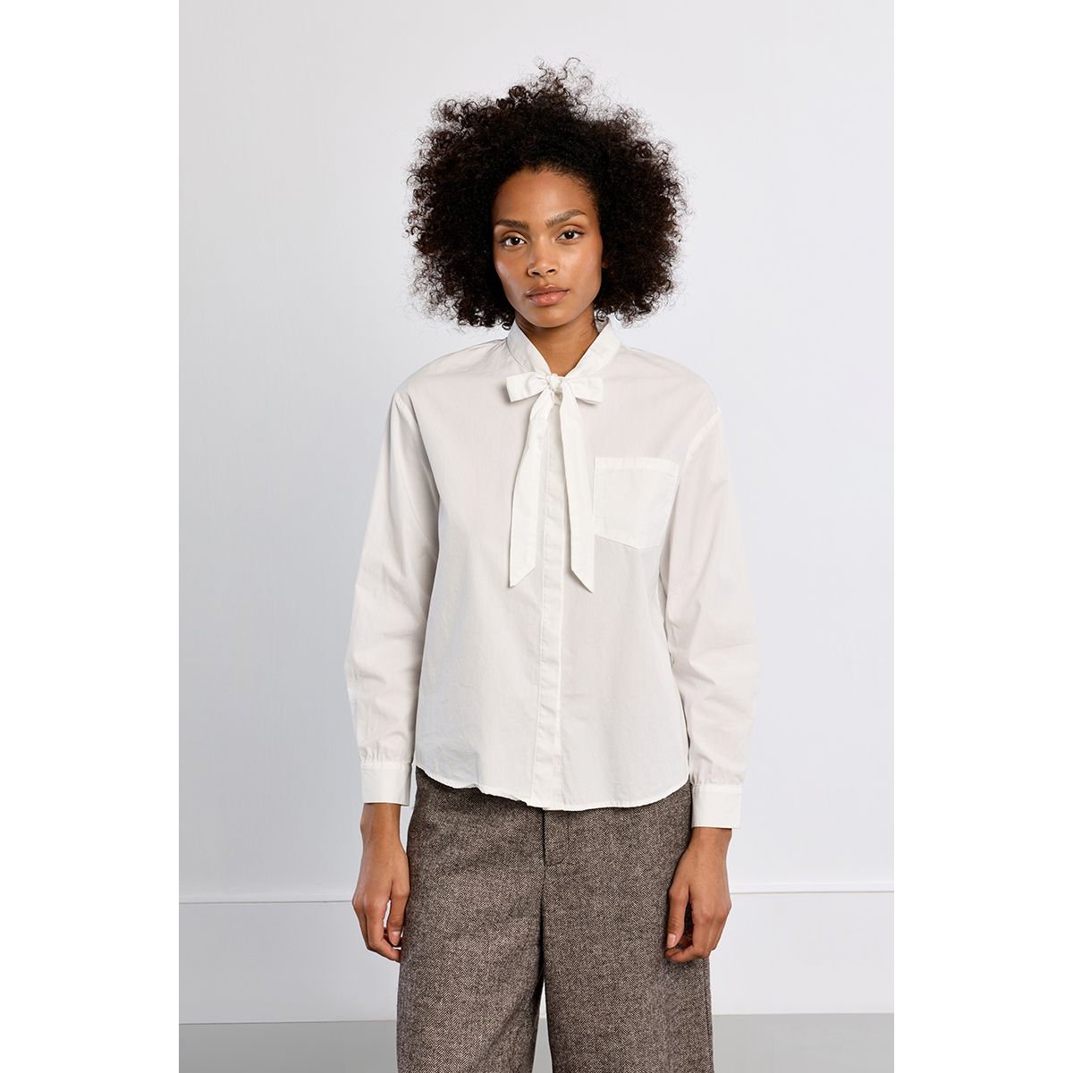 Chemise en popeline de coton, avec col à nouer blanc, LILI SIDONIO