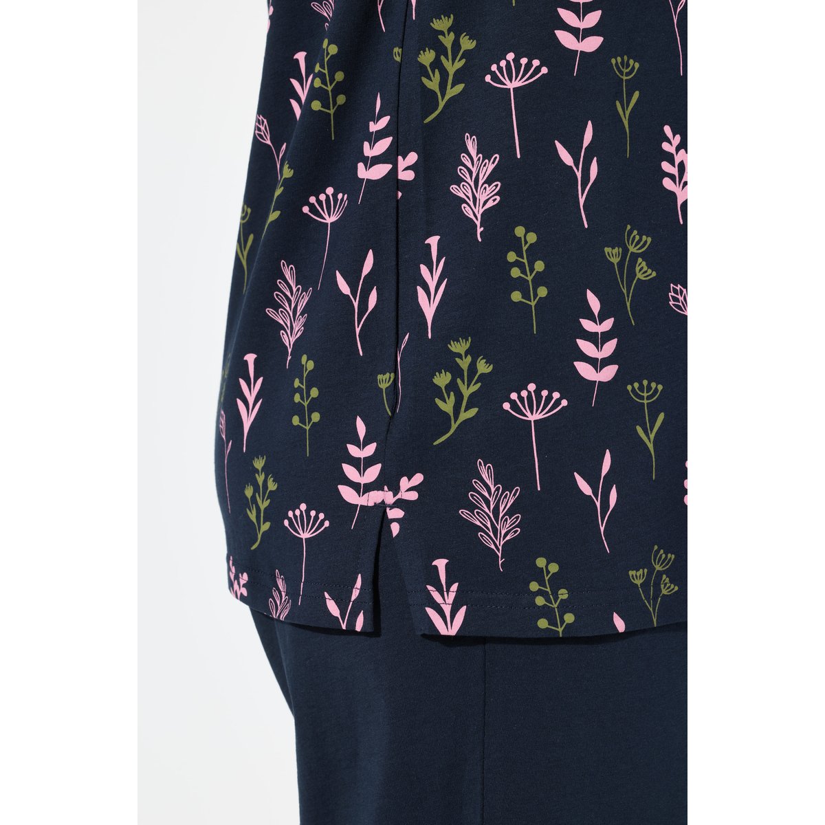 T-shirt de pyjama en coton bio. Col en V marine, ULLA POPKEN