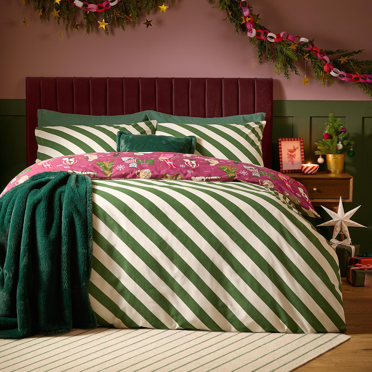 Feline Festive Reversible Christmas Duvet Cover and Pillowcase Set multi-coloured, FURN.
