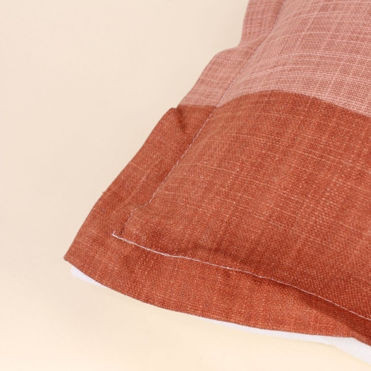 Coussin formes arrondies 40x40cm beige, ORNAMI