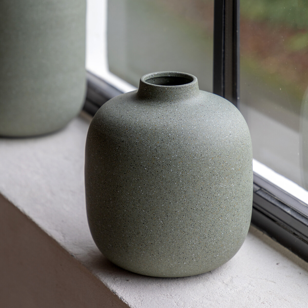 Goa 21cm Cast Metal Vase green, ÉDITÉ
