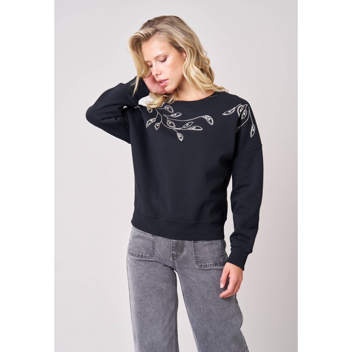 Sweat femme broderie effet feuillage DAMIENA black, DEELUXE