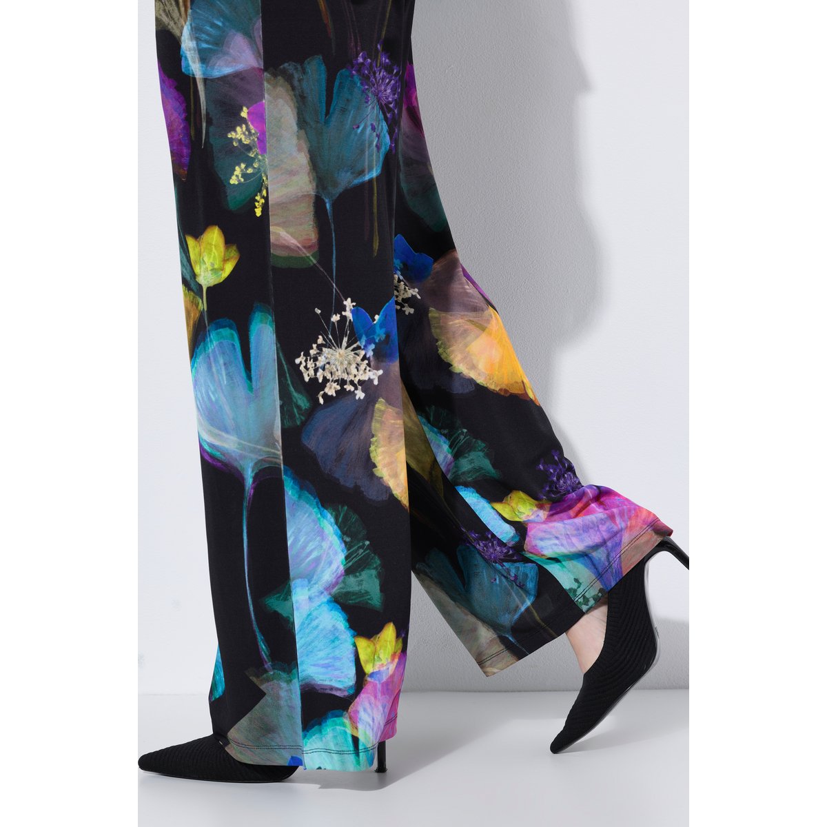 Pantalon slinky, motif ginkgo, plis noir, ULLA POPKEN