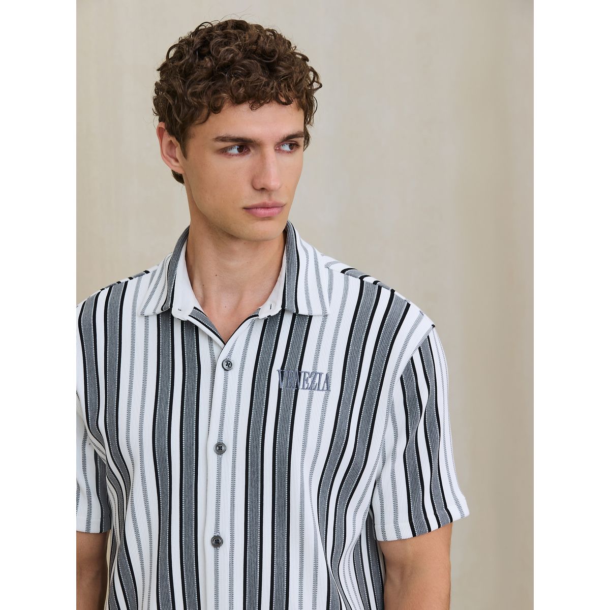 Chemise en jersey brodée à manches courtes gris/blanc, NEXT