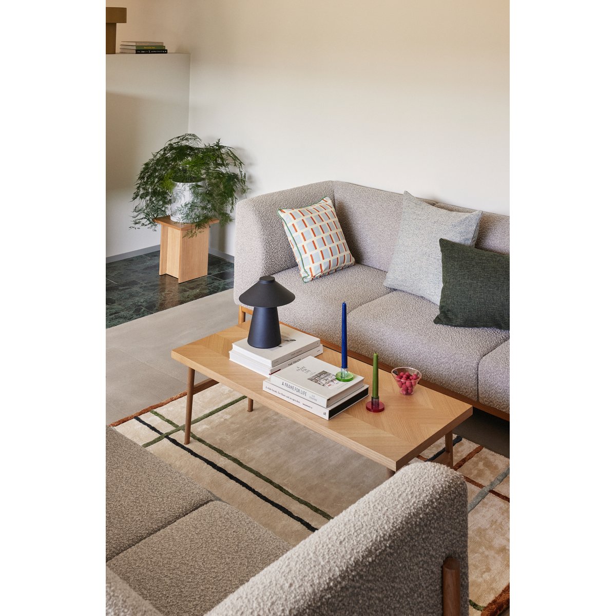 Table d'appoint en placage de chêne STRAIGHT. naturel, HUBSCH