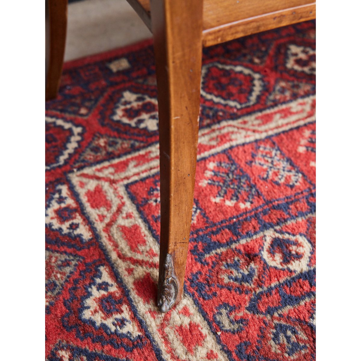 Paire de chevets en merisier Odile N°1425 - Bon état bois foncé, DEBONGOUT