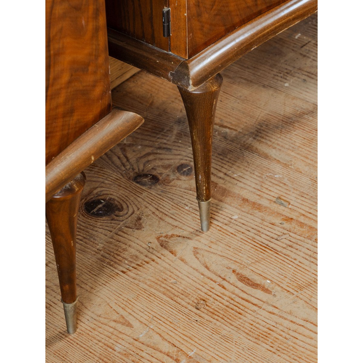 Paire de tables de chevet en bois Odile N°1423 - Bon état bois foncé, DEBONGOUT