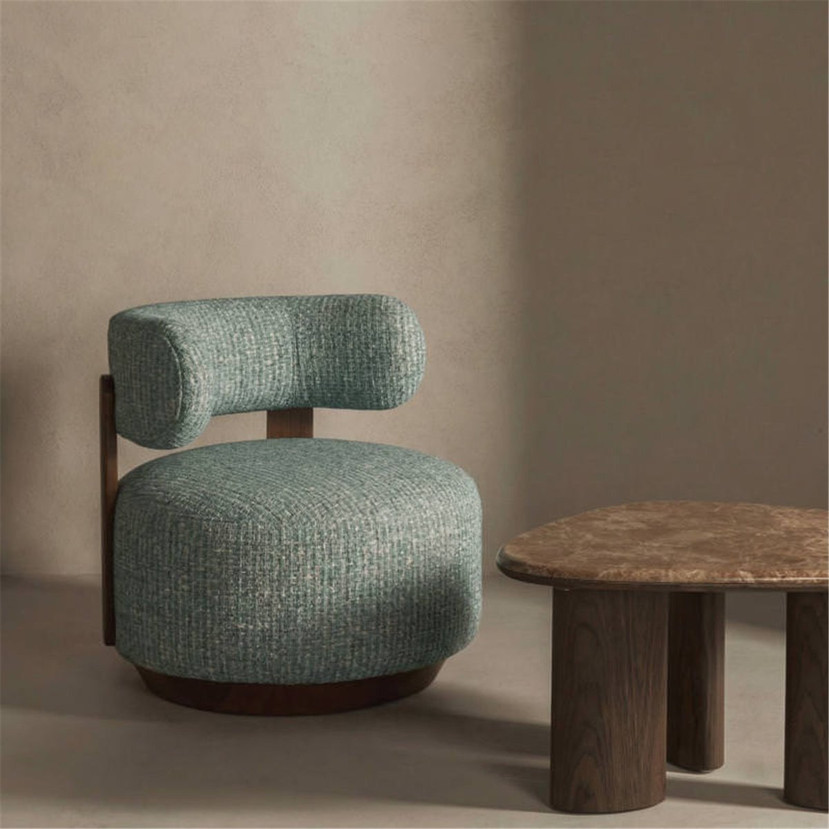 Fauteuil lounge arrondi tissu et noyer bleu beige et noyer, RECOLLECTION