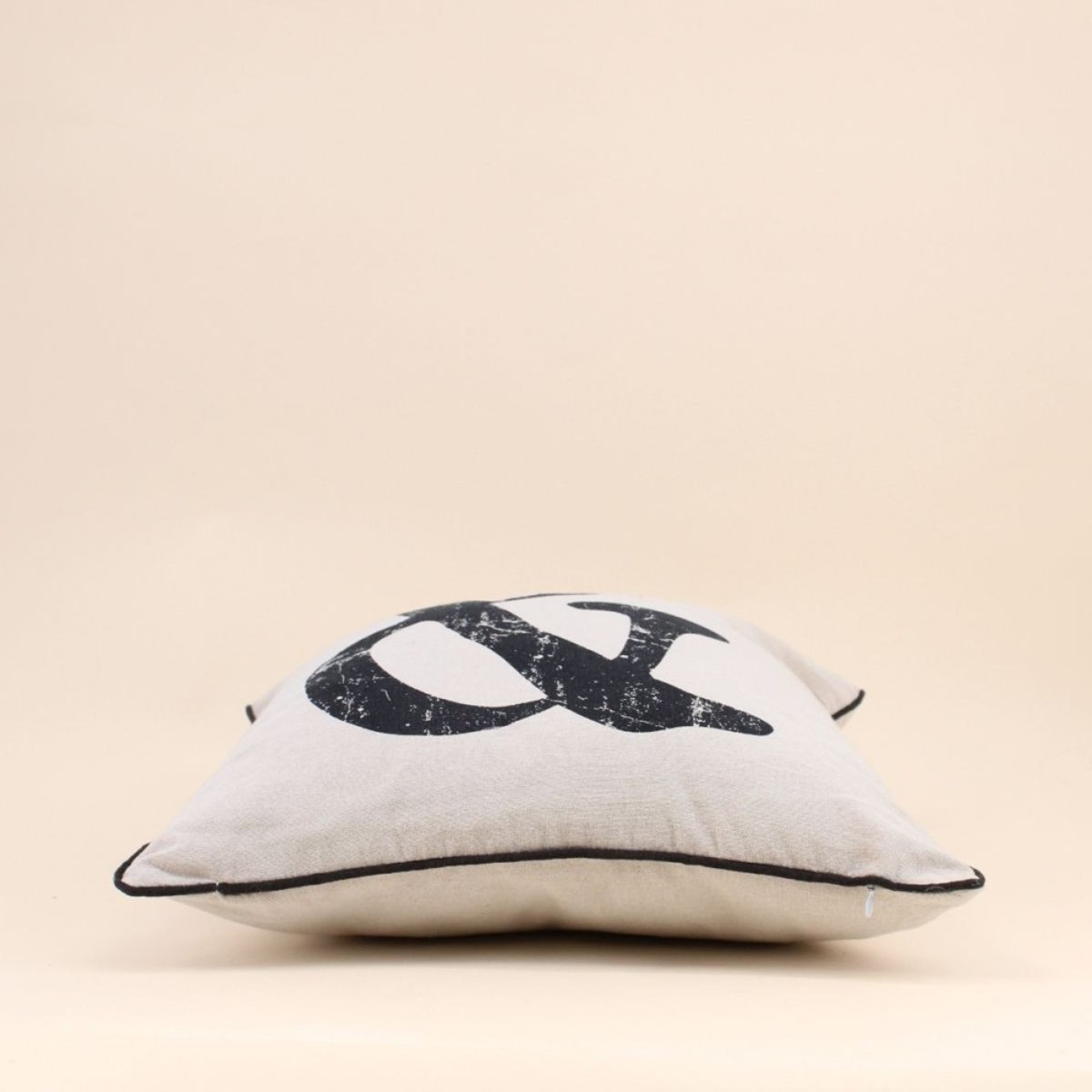 Coussin imprimé "&" 45x45cm beige, ORNAMI