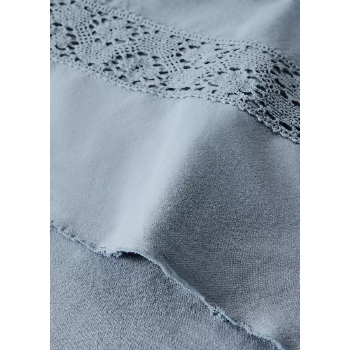 Drap plat percale de coton lavé détail dentelle lit 135/140 cm bleu, MANGO HOME
