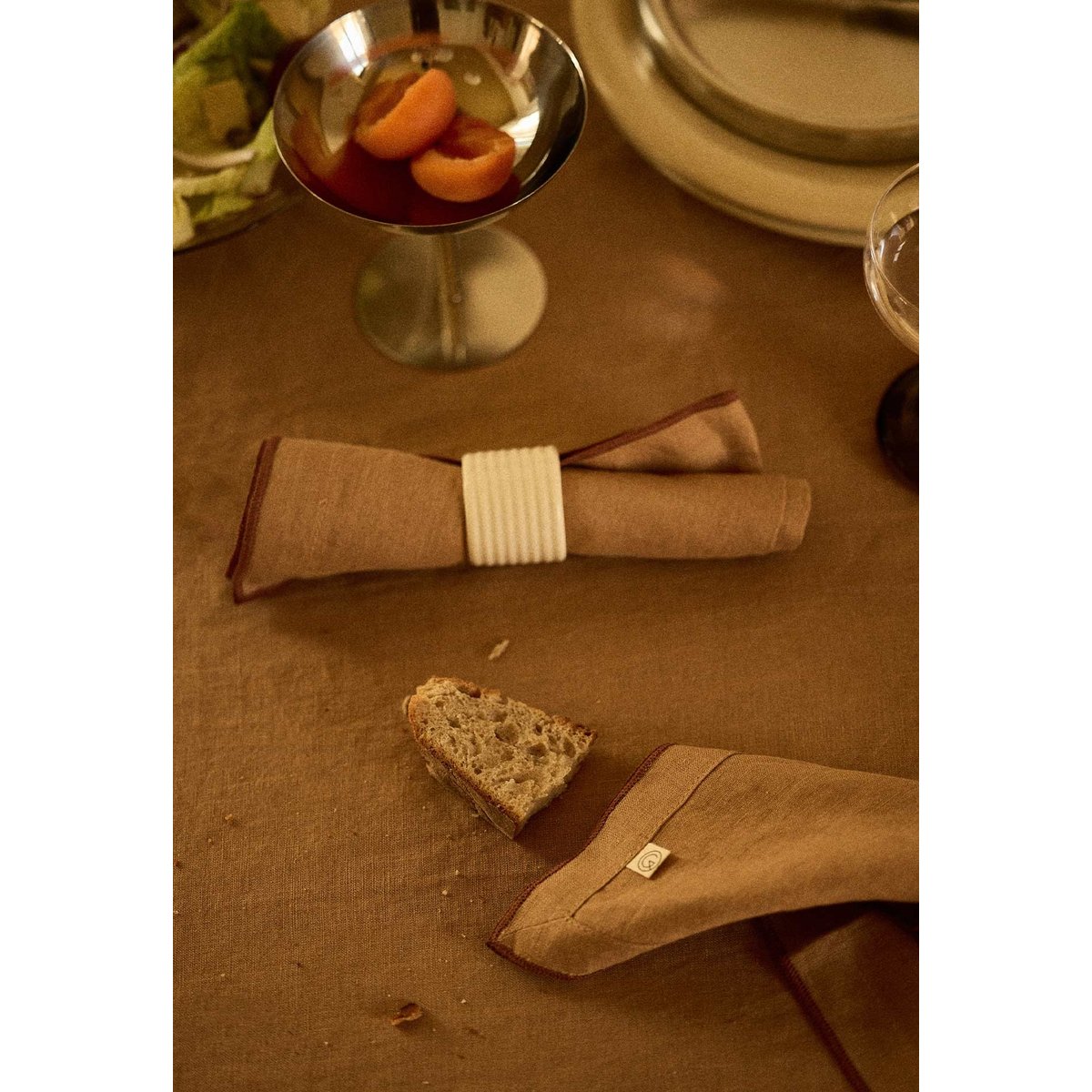 Serviette de table en lin lavé marron tabac liseré grenat, GABRIELLE PARIS