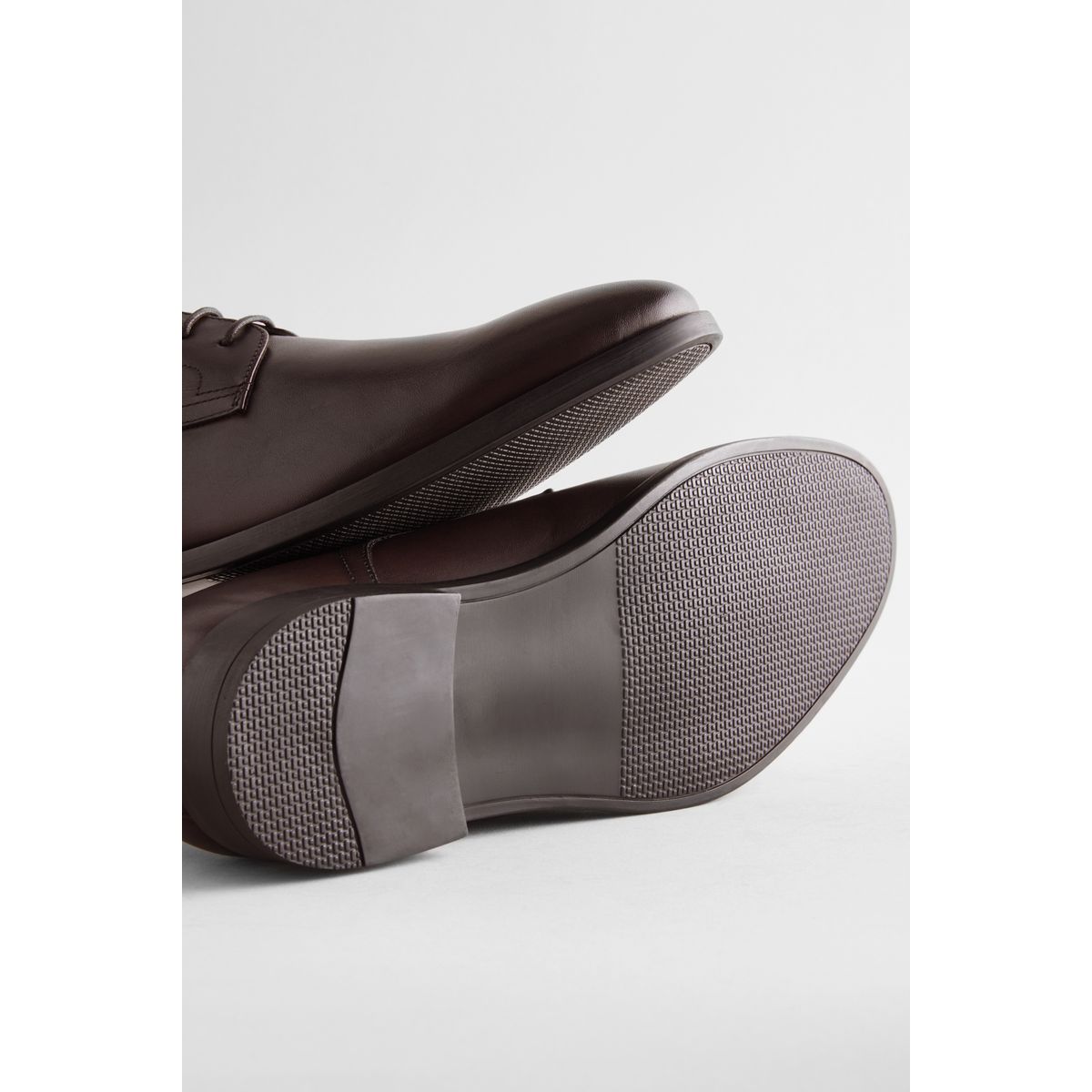 Chaussures derby uni en cuir marron, NEXT