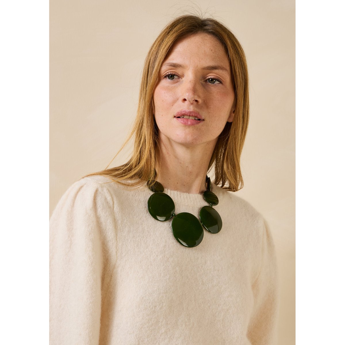 Collier ras-de-cou réglable en résine vert bouteille, LA FEE MARABOUTEE