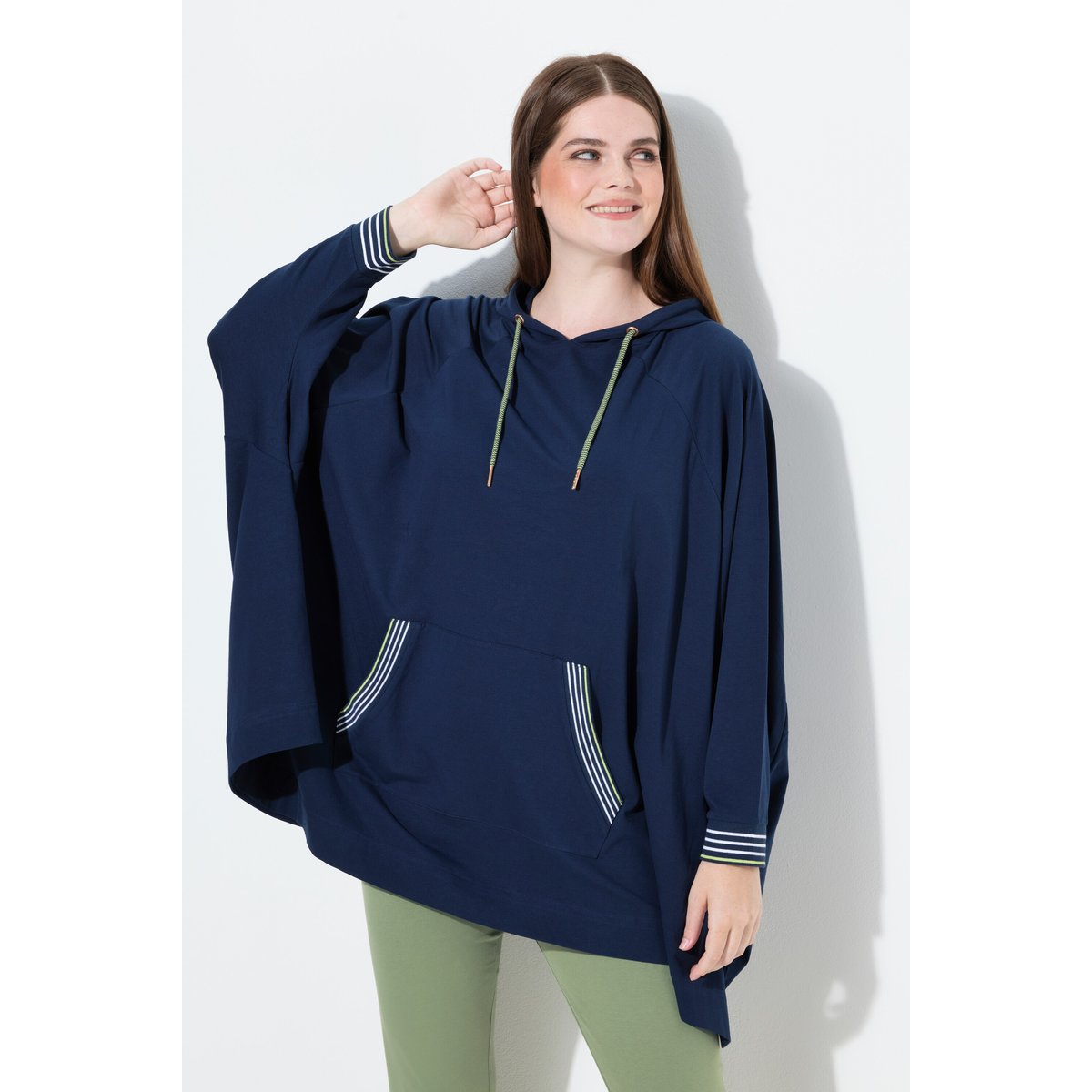 Poncho d'intérieur oversize bleu nuit, ULLA POPKEN
