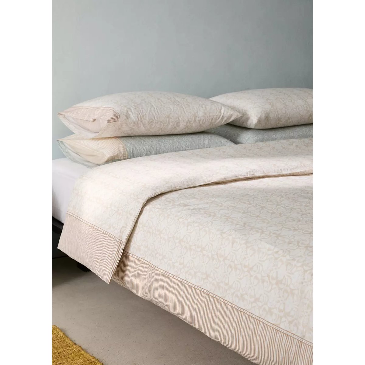 Housse de couette en coton avec bordure florale Lit 135/140 cm ocre, MANGO HOME