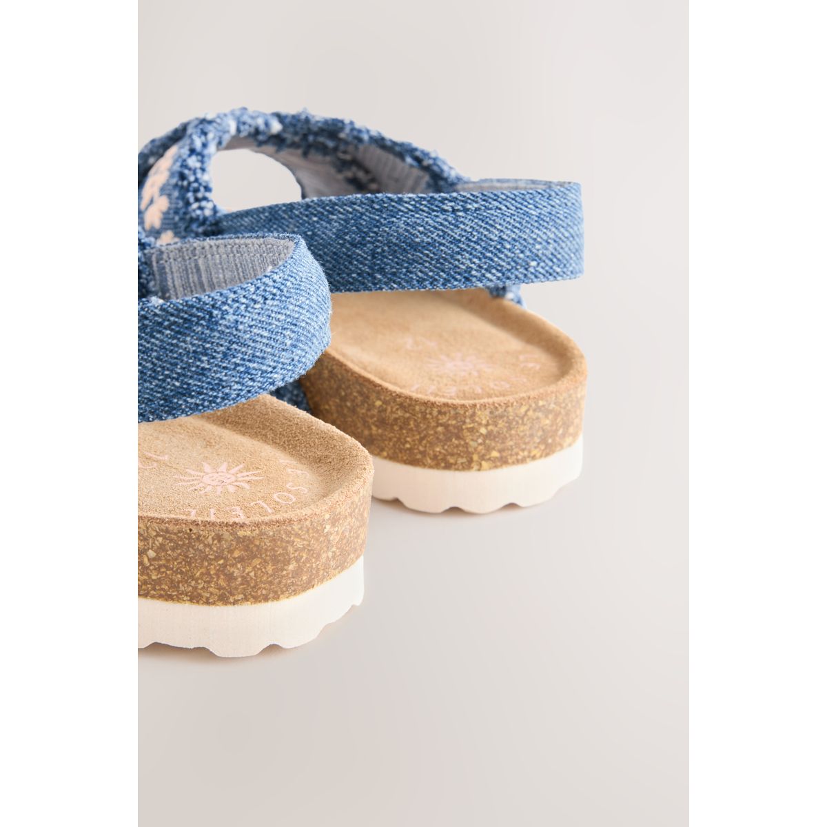 Sandales à enfiler avec semelle en liège denim brodé, NEXT