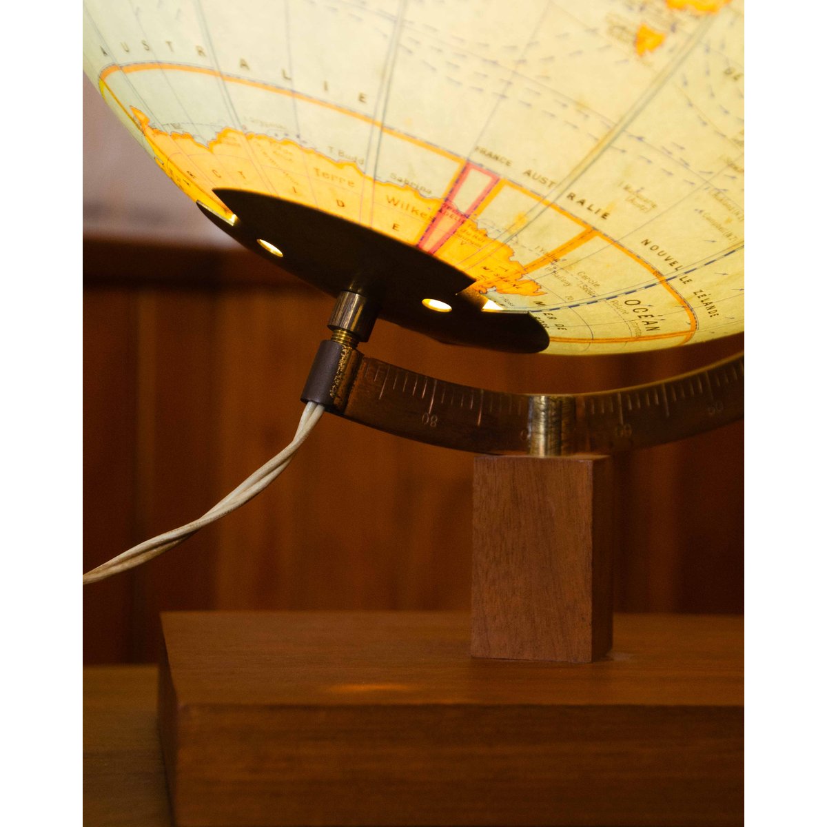 Lampe Globe vintage Julia N°998 - Bon état bois clair, DEBONGOUT
