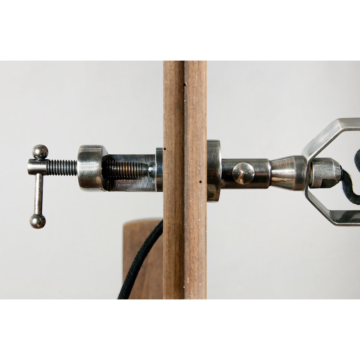 Lampe à étau en laiton MARO argent, PRODUIT INTERIEUR BRUT