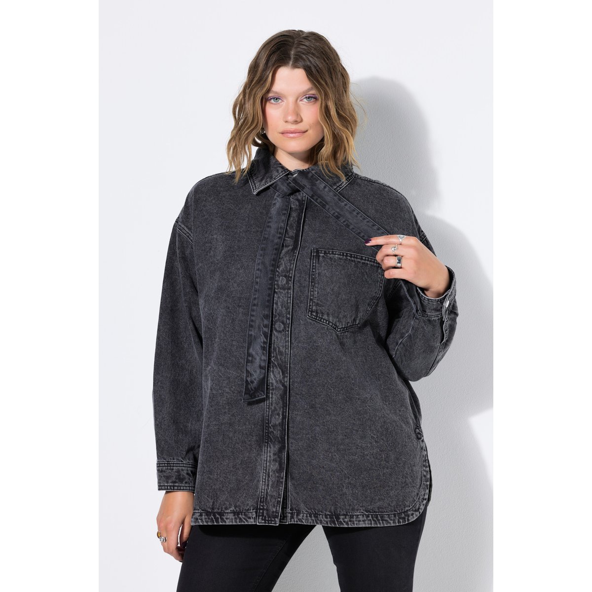 Chemise en jean, coupe oversize, nœud noir, STUDIO UNTOLD