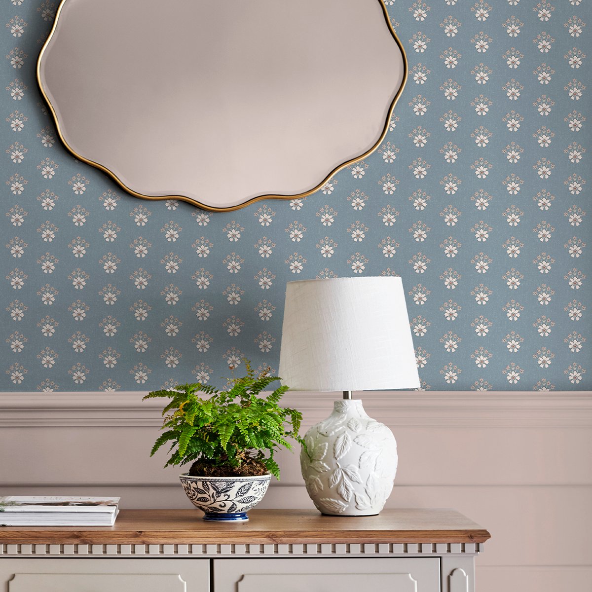 Papier peint fleuri Semington Floral Geo bleu, beige, blanc, LAURA ASHLEY